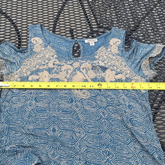 Lucky 🍀 Brand Blue Cold Shoulder Short Sleeve Embroidered Tunic Top Size Medium - Picture 13 of 14